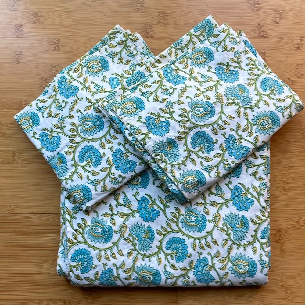 Pottery Barn Full flat sheet & 2 pillow cases